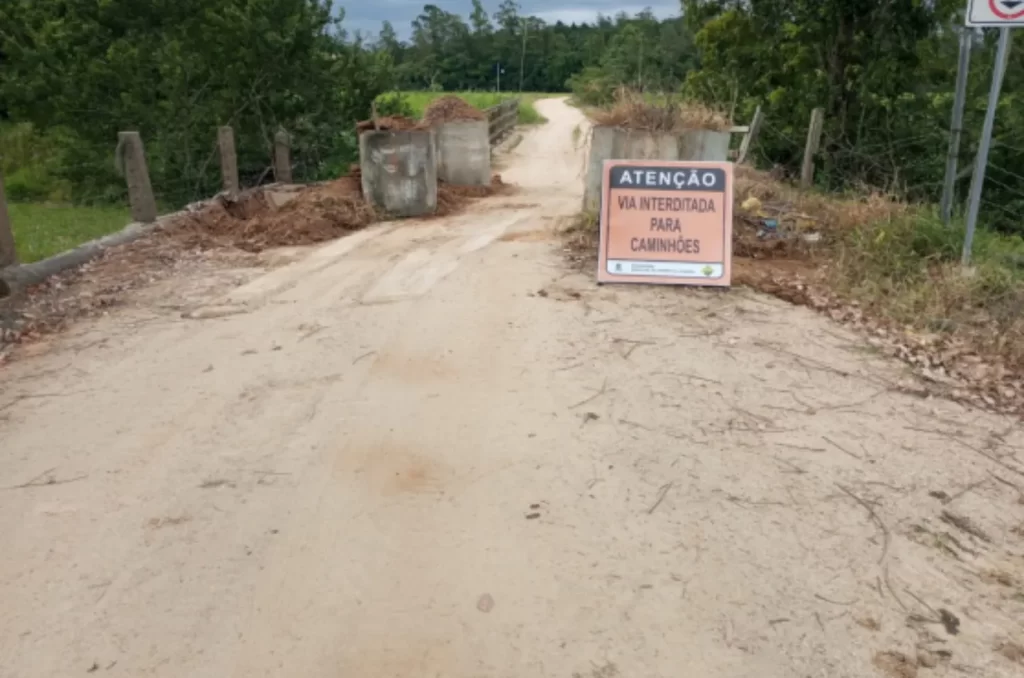 Ponte interditada em Morro da Fumaça