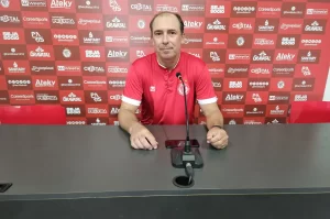 “Precisamos resgatar a confiança”, diz Baier ao chegar no Hercílio