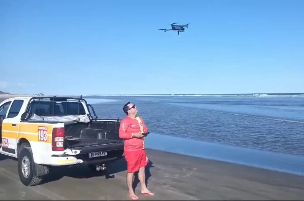 Imagem das buscas pelo corpo em Balneário Rincão