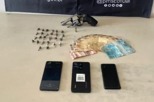 Quatro pessoas são presas com drogas e arma de fogo em Turvo