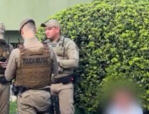 Homem com faca invade câmara de vereadores de Itapema