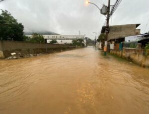 Vídeo: Camboriú amanheceu debaixo d’água devido às chuvas