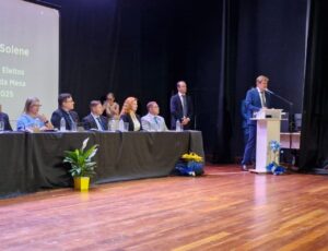 Liba Fronza e Ricardo Ventura empossados prefeito e vice de Navegantes
