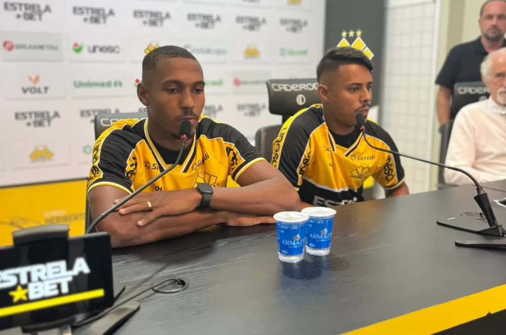 Apresentação de Léo Alaba e Gabriel Barros no Criciúma