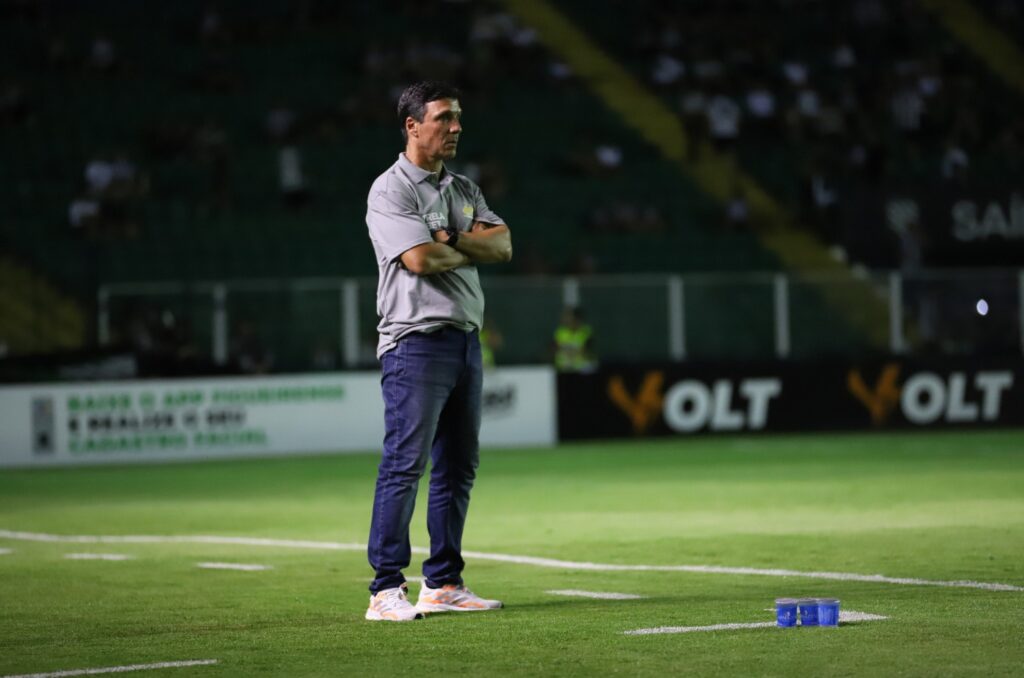Zé Ricardo durante partida entre Criciúma x Figueirense