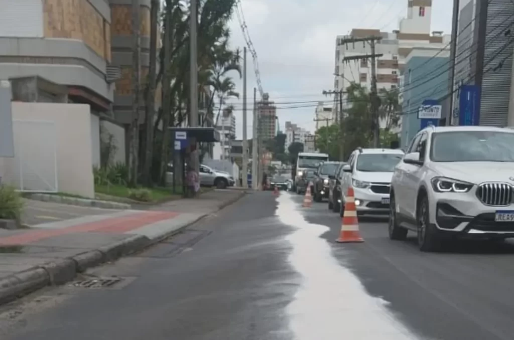 Vazamento de óleo na área central de Criciúma