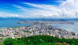 Imóveis em Florianópolis ficaram quase R$ 1 mil mais caros por metro quadrado em 2024