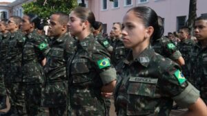 Cerca de 7 mil mulheres se alistam no serviço militar em apenas 2 dias