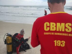 Continuam as buscas por jovem desaparecido após afogamento no Reveillon em Florianópolis