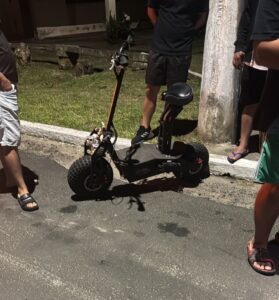 Homem fica gravemente ferido após se acidentar com patinete elétrico em Passo de Torres