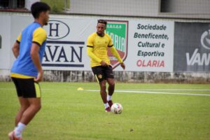 Estrangeiros são as novidades no treino do Brusque desta segunda-feira