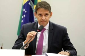 Por que buscar um nome de fora? Topázio Neto escolhe Thiago Peixoto de Goiás para comandar a Educação de Florianópolis