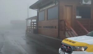 Condutores devem redobrar atenção no trecho da SC-390 na Serra do Rio do Rastro devido a neblina