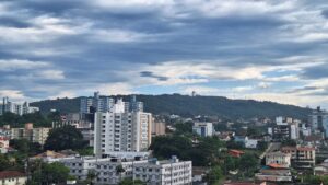 Chuva e abafamento marcam a previsão do tempo em Criciúma