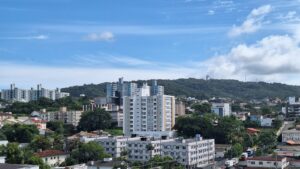 De sol a chuva e frio: confira previsão do tempo em Criciúma