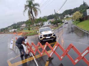 Chuva forte provoca alterações no trânsito em ruas de Criciúma