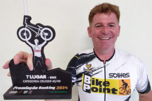 Tocha recebe premiação por título no BMX
