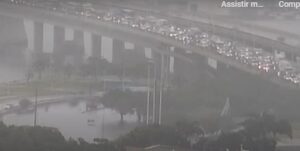 Chuva histórica em Florianópolis causa alagamentos e caos urbano