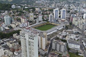 Placas e faixas no campo: Prefeitura quer patrocinar o Criciúma EC