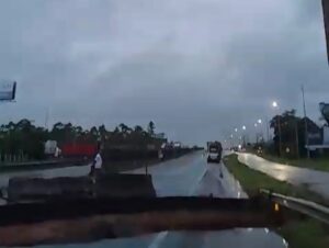 Chuvas causam bloqueios totais na BR-101 em Palhoça e Biguaçu