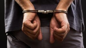 Homem é preso por porte ilegal de arma e dirigir embriagado em Jaguaruna