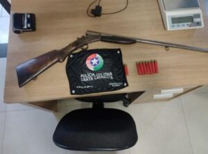 Arma é devolvida à PM após ser encontrada em residência em São João do Sul