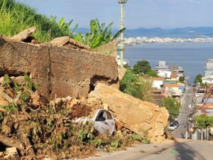 Recuperação de danos das chuvas em Florianópolis pode levar até três meses