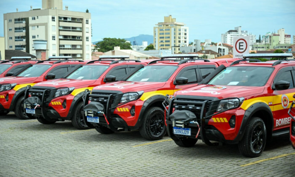 Bombeiros de SC recebem 15 novas viaturas para ações emergenciais
