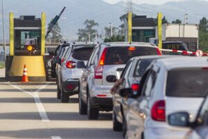 Pedágios em SC: Motoristas têm direito de não pagar tarifa se limite de espera for ultrapassado