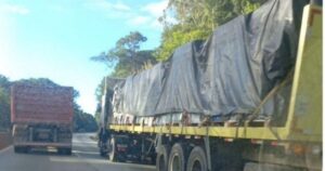 Caminhão causa congestionamento de 9 km no Morro dos Cavalos