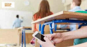 Prefeitura de Palhoça explica Lei que proíbe celulares em salas de aula