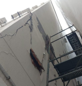 Prédio interditado na Beira Mar Norte após rompimento de viga completa um ano