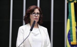 Mandato de deputada federal bolsonarista é cassado