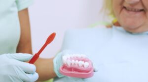 Sorria Palhoça bate recorde com 515 próteses entregues em 2024