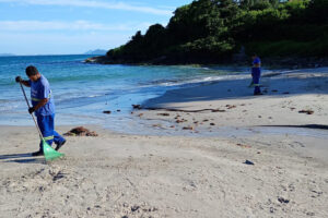 Secretaria de Infraestrutura realiza limpeza em praias e bairros em Garopaba