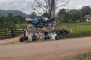 EXCLUSIVO: Moradores de Tubarão estão há dias sem coleta do lixo
