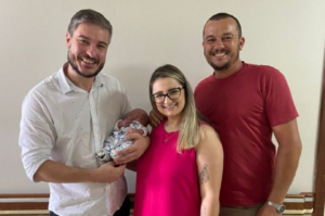 Bebê que nasceu de 24 semanas recebe alta em Tubarão