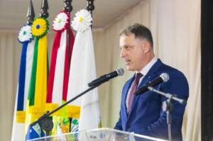 Michell Peninha toma posse e garante mudança administrativa em Imbituba