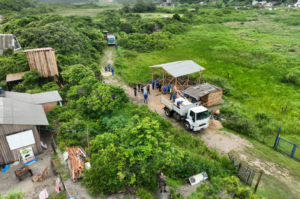 Operação derruba construções em APA de Imbituba