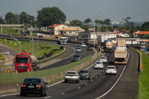 Acidente em Araranguá deixa trânsito lento na BR-101