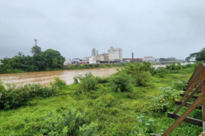 Rio Tubarão apresenta elevação, mas não preocupa