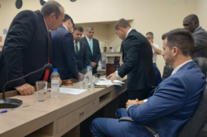 Possível voto errado elege vereador da oposição como presidente da Câmara de Jaguaruna