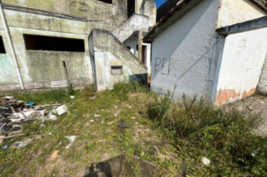Com presença de secretário estadual, Casa do Peixe é interditada em Laguna