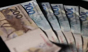 Salário mínimo sobe para R$ 1.518 com reajuste de 7,5%