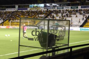 Criciúma formaliza pedido de VAR e aguarda resposta da FCF