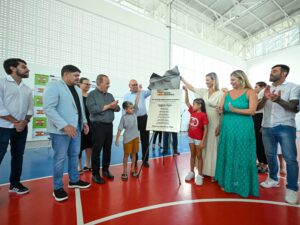 Governo inaugura quadra e amplia escolas em SC