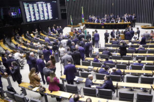 Deputados de oposição querem CPI sobre Pé-de-Meia
