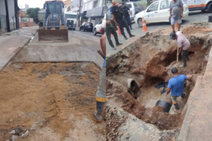 Defesa Civil auxilia em obra que causou vazamento
