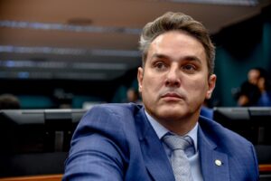 Deputado critica intenção de Lula em regular redes