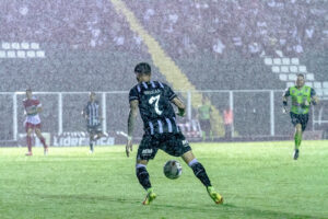 Figueirense e Santa Catarina duelam pelo Catarinense